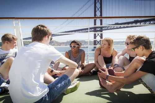 Зоны для детских игр и дискотека для подростков